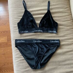 Calvin Klein Black Velvet Bralette and Brief Set (Large)